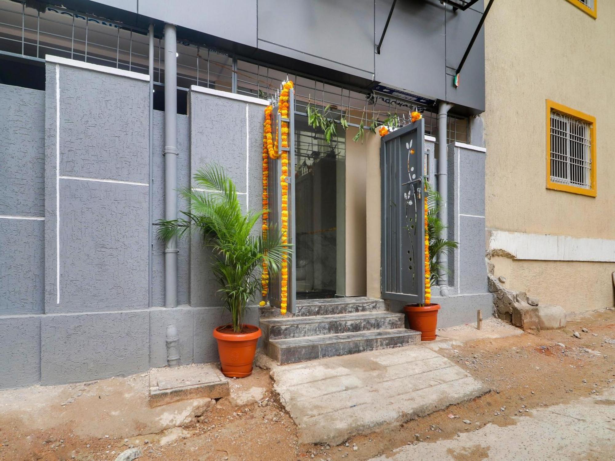 Hotel O Red Stone Hotels Hyderabad Exterior foto